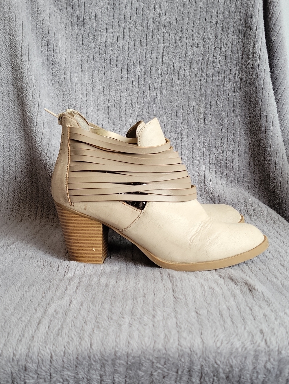 Women’s size 9 Rampage wrap-strap ankle booties boots beige heeled